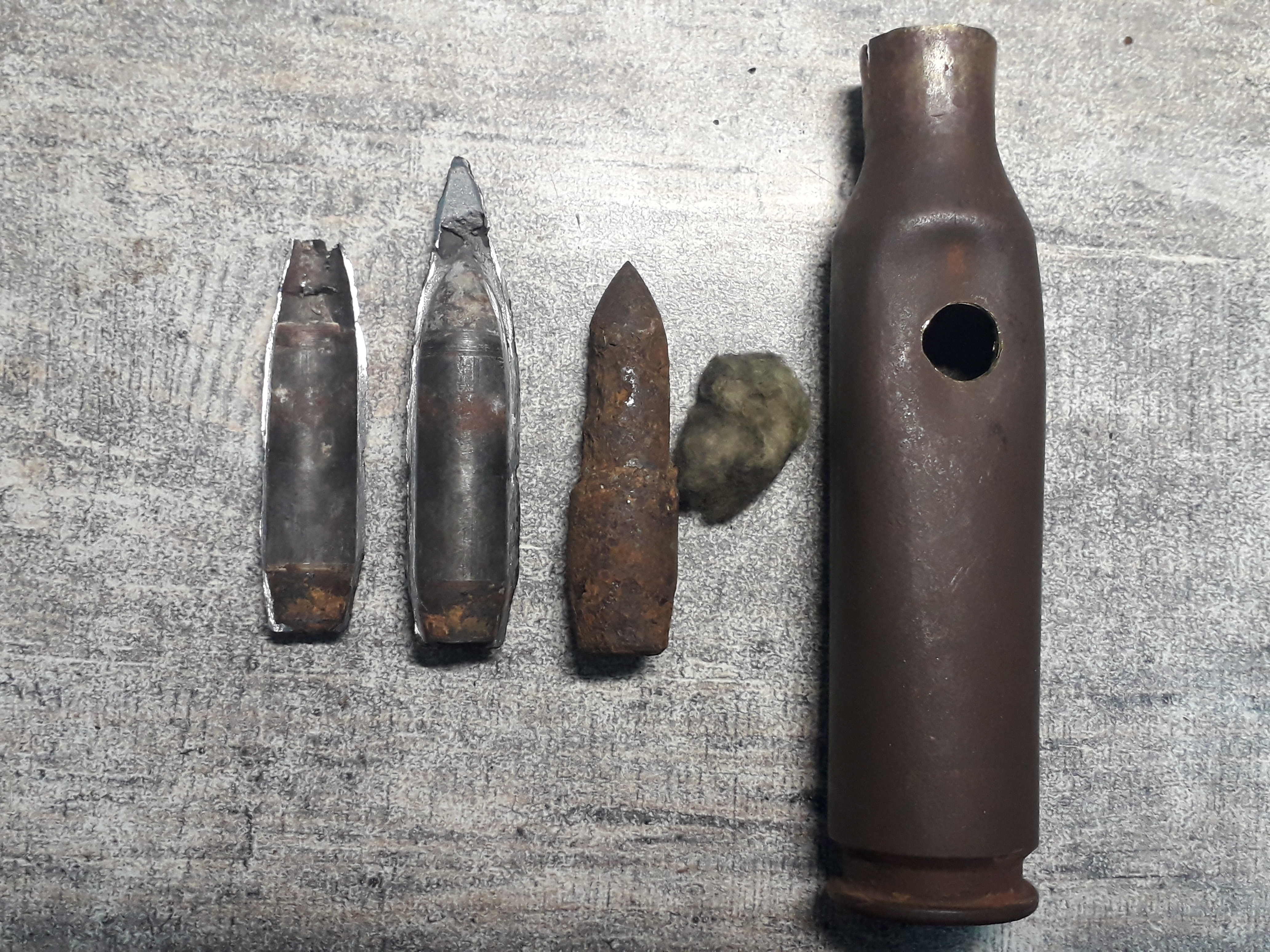 14,5 мм патрон с бронебойно – зажигательной  пулей  Б-32 обр.1932 г. СССР.